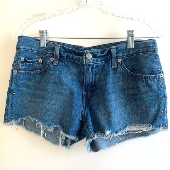 Levi’s Studded Denim Cut Off Shorts Size 29 - Picture 1 of 9